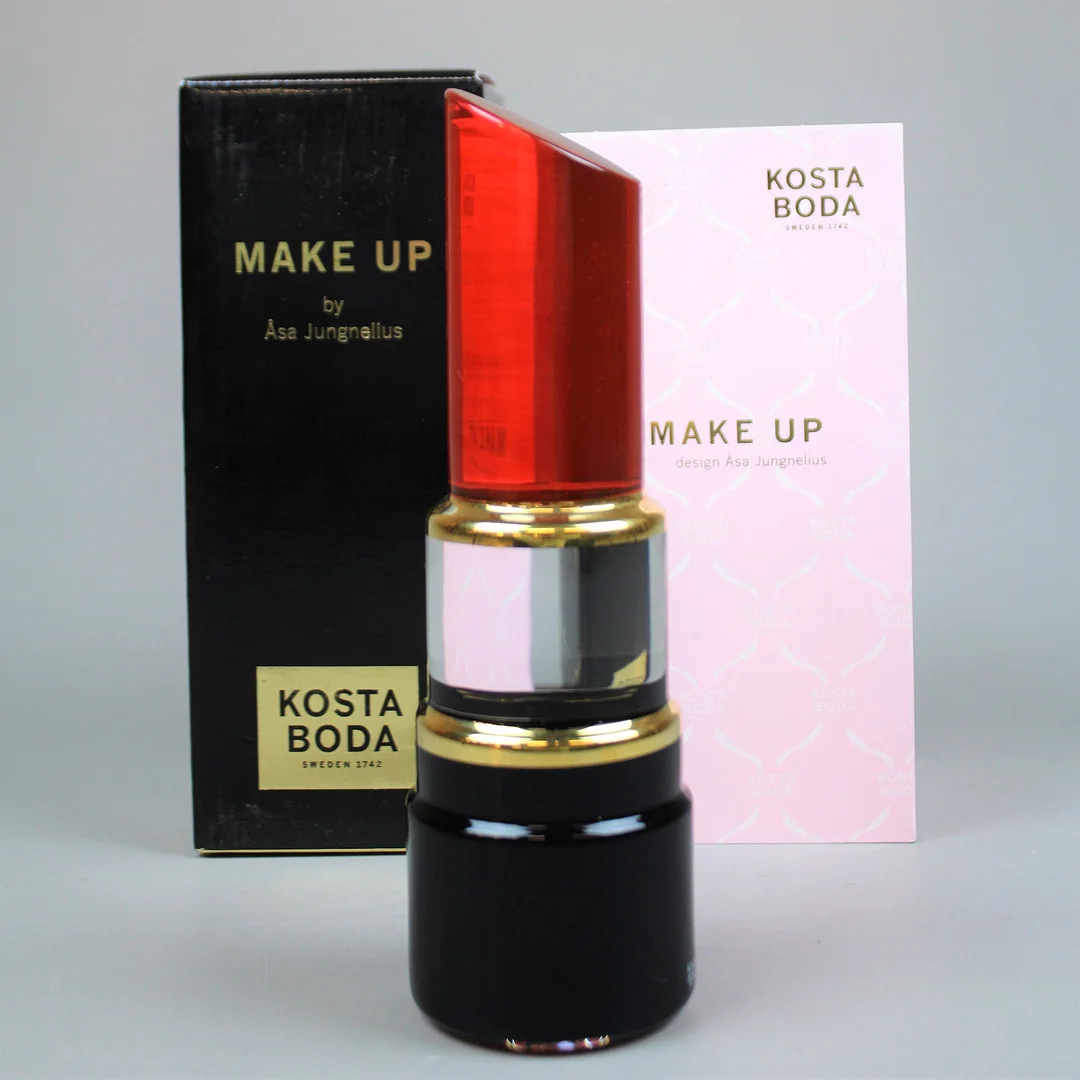 ÅSA JUNGNELIUS. Glasskulpturer, 3 stycken, ur serien "Make up", för Kosta Boda. — Other — Höörs Auktionshall