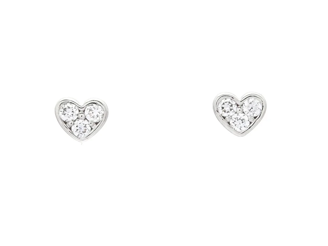 ÖRHÄNGEN, 18K vitguld, hjärtan, 6 briljantslipade diamanter ca 0,12 ctv, ca TW/VS, stift, mått 4,5 x 4,0 mm, vikt 1,8 g. — Smycken/Örhängen — Kaplans